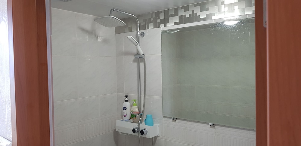 Jun House - Hostel 50/50