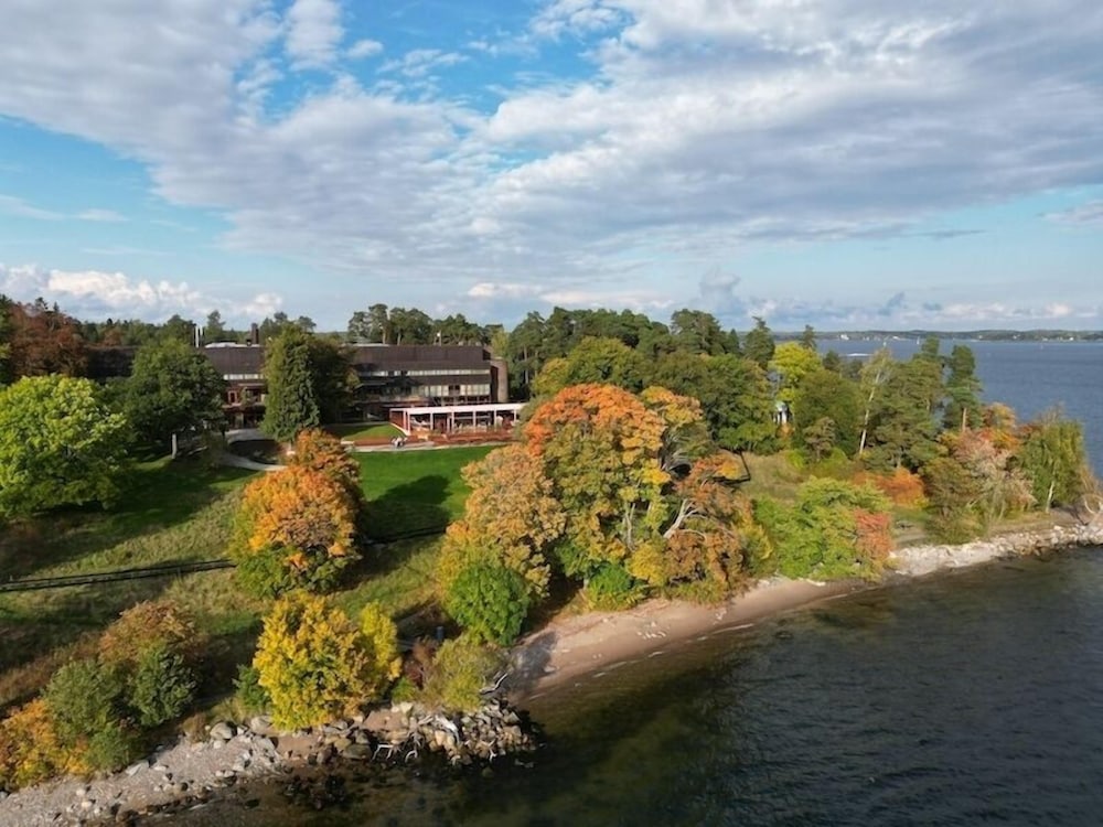 Ellery Beach House 41/45