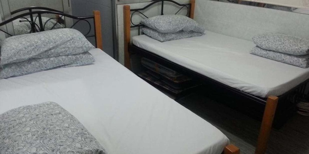 K & B Hostel 42/64