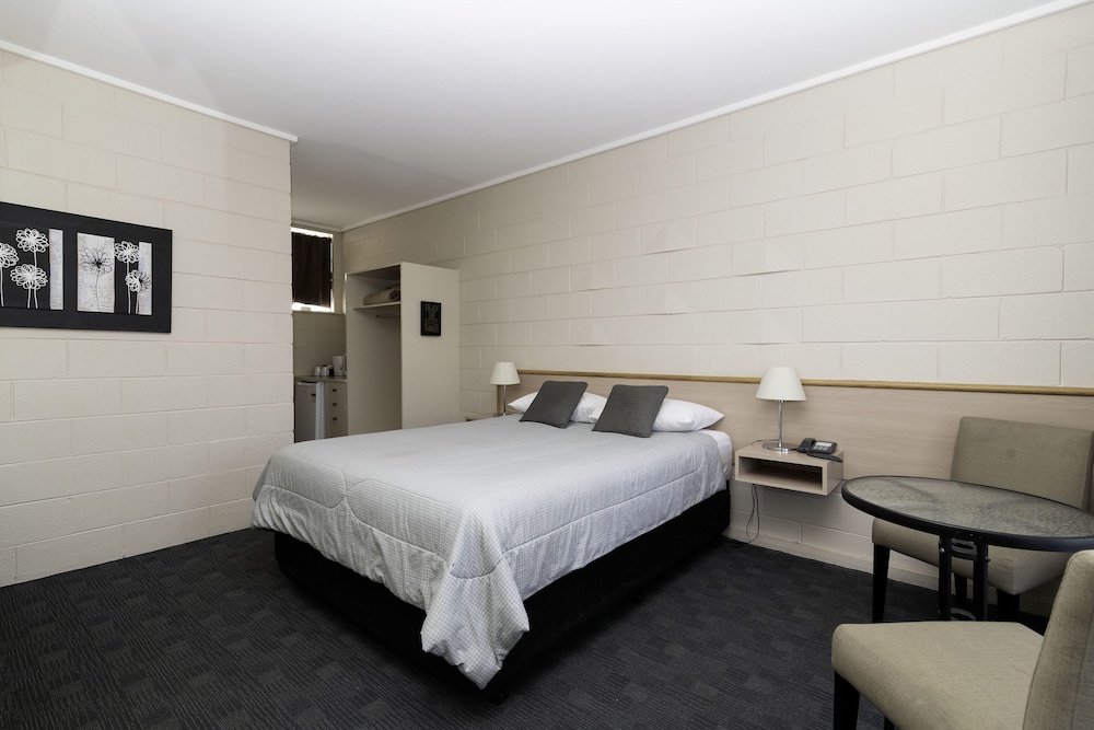 PRINCE MARK MOTOR INN 23/47