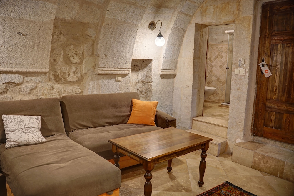Elegance Cave Suites 31/47
