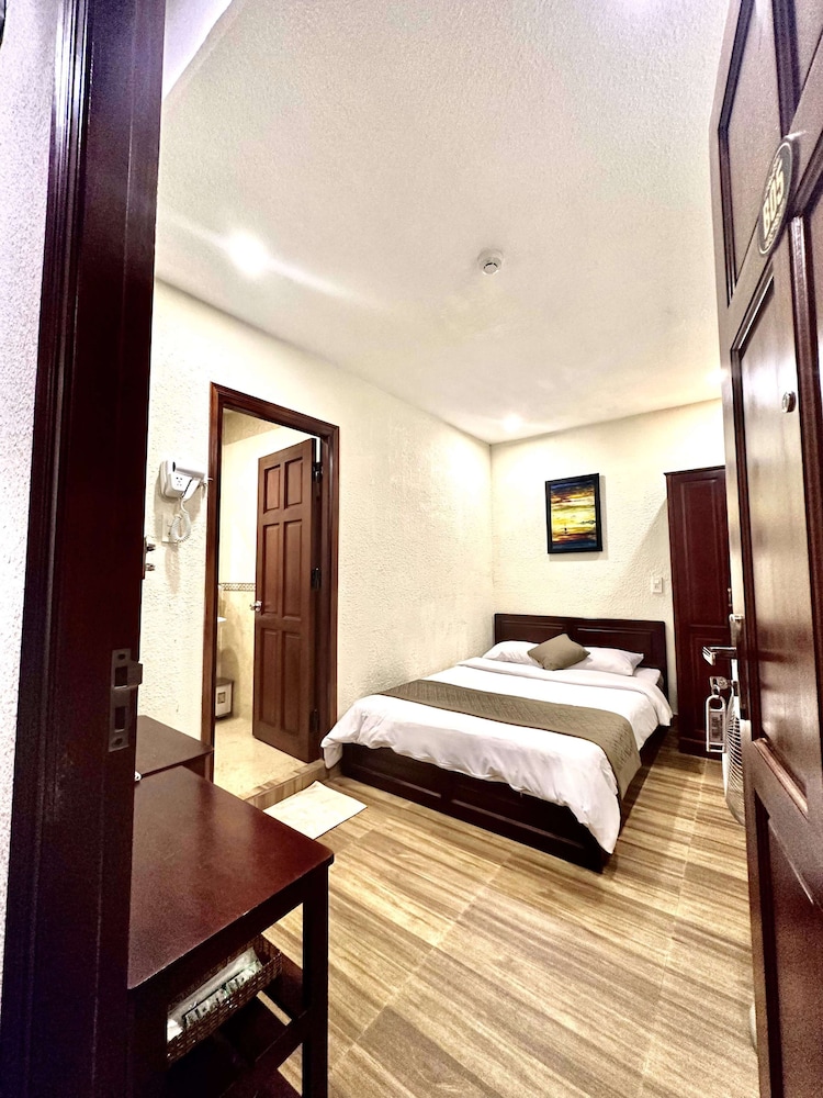BASEMENT, DOUBLE BED