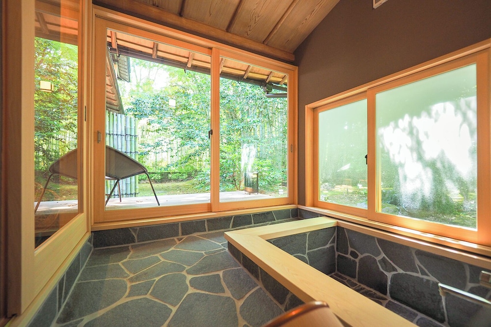 ARAI RYOKAN 18/50