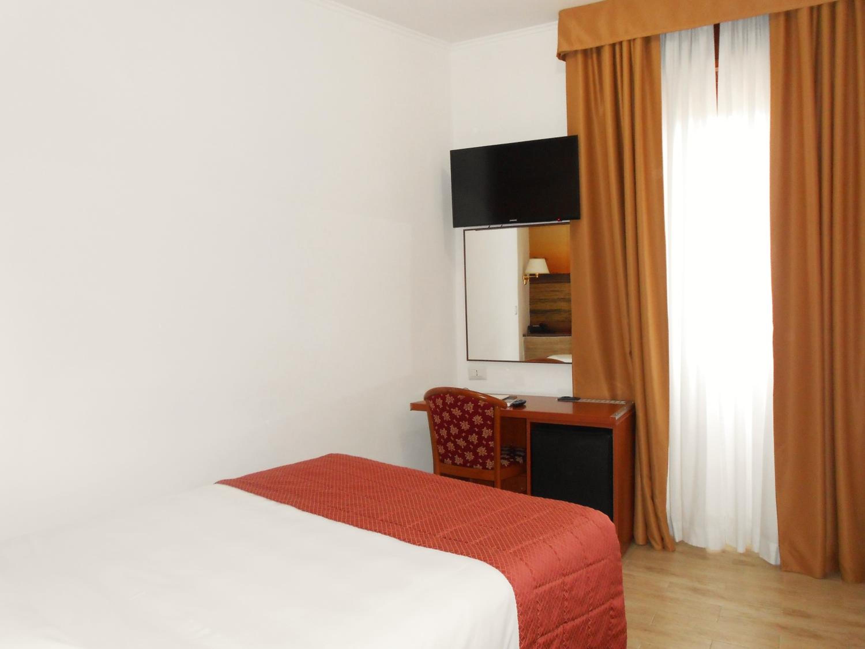 Economy, Single, French Bed، Hotel Riviera Fiumicino 2/10