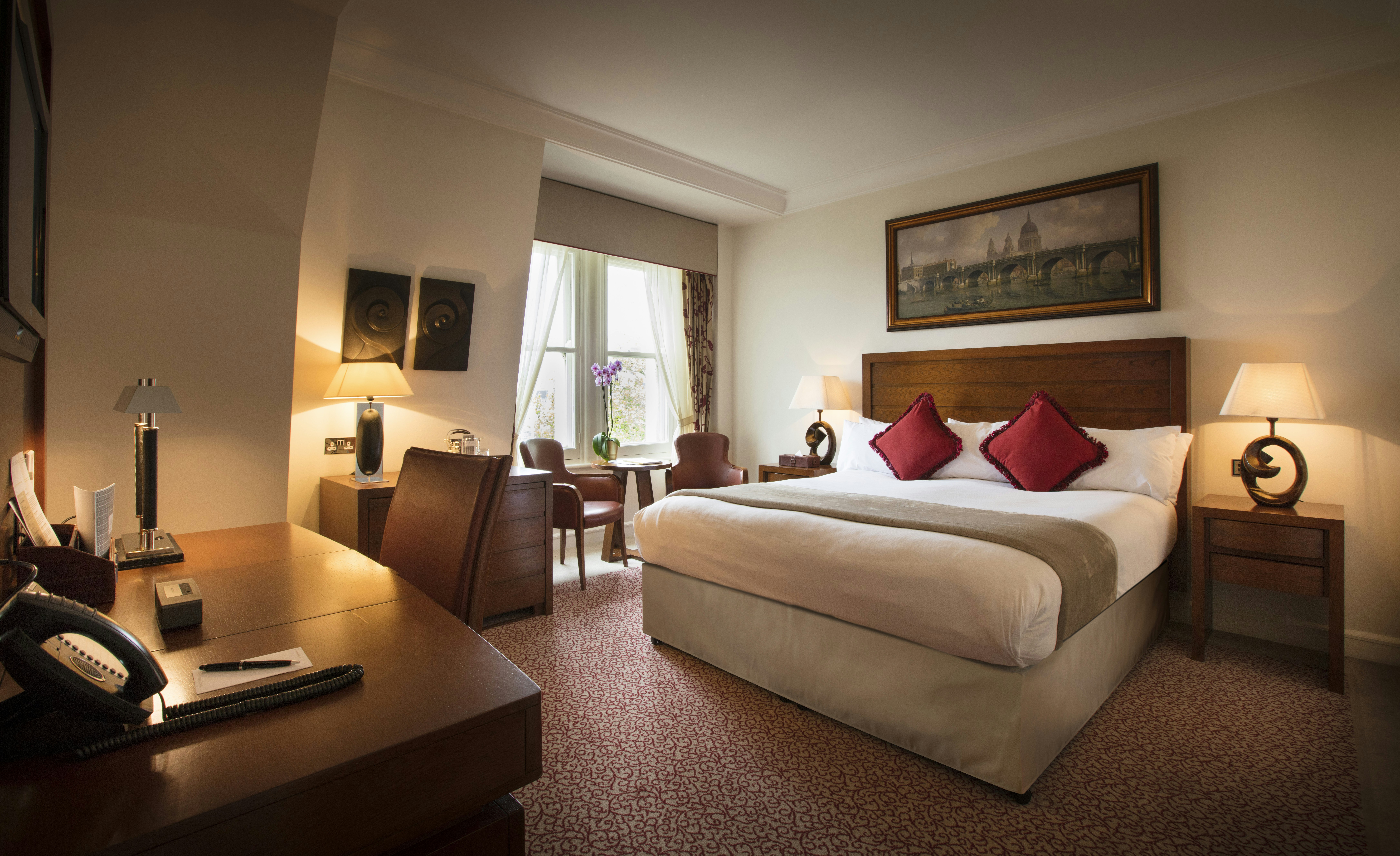 River View, king bed