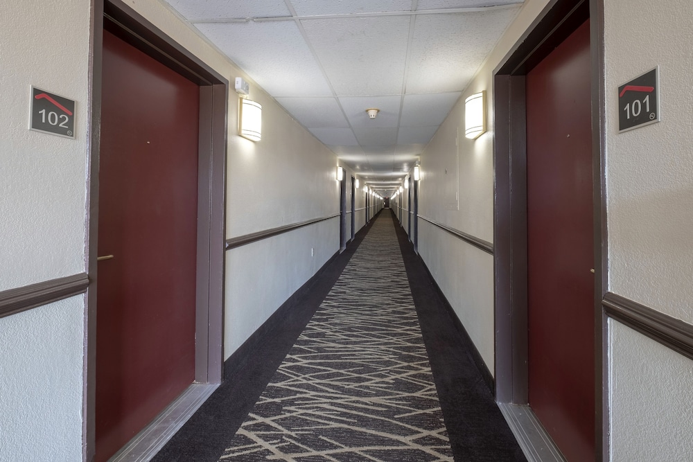 Red Roof Inn Warrenton 4/37