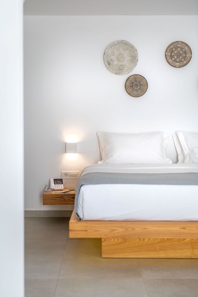 Junior Suite, King Bed, Outdoor Jetted Tub, Sofa