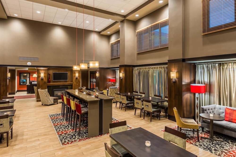 Hampton Inn Suites Columbus Polaris 32/35