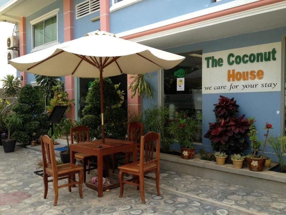 The Coconut House 29/50