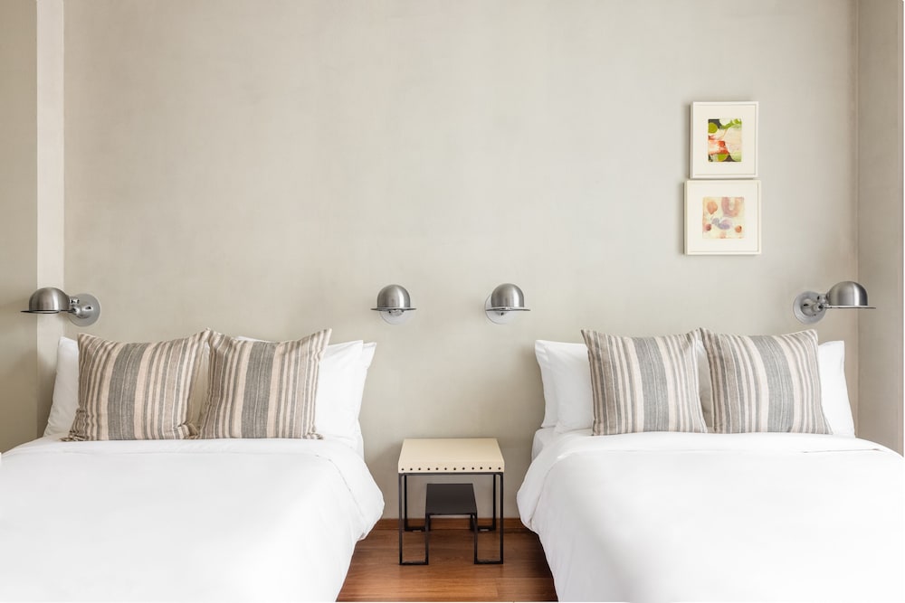 Chambers Hotel 24/70