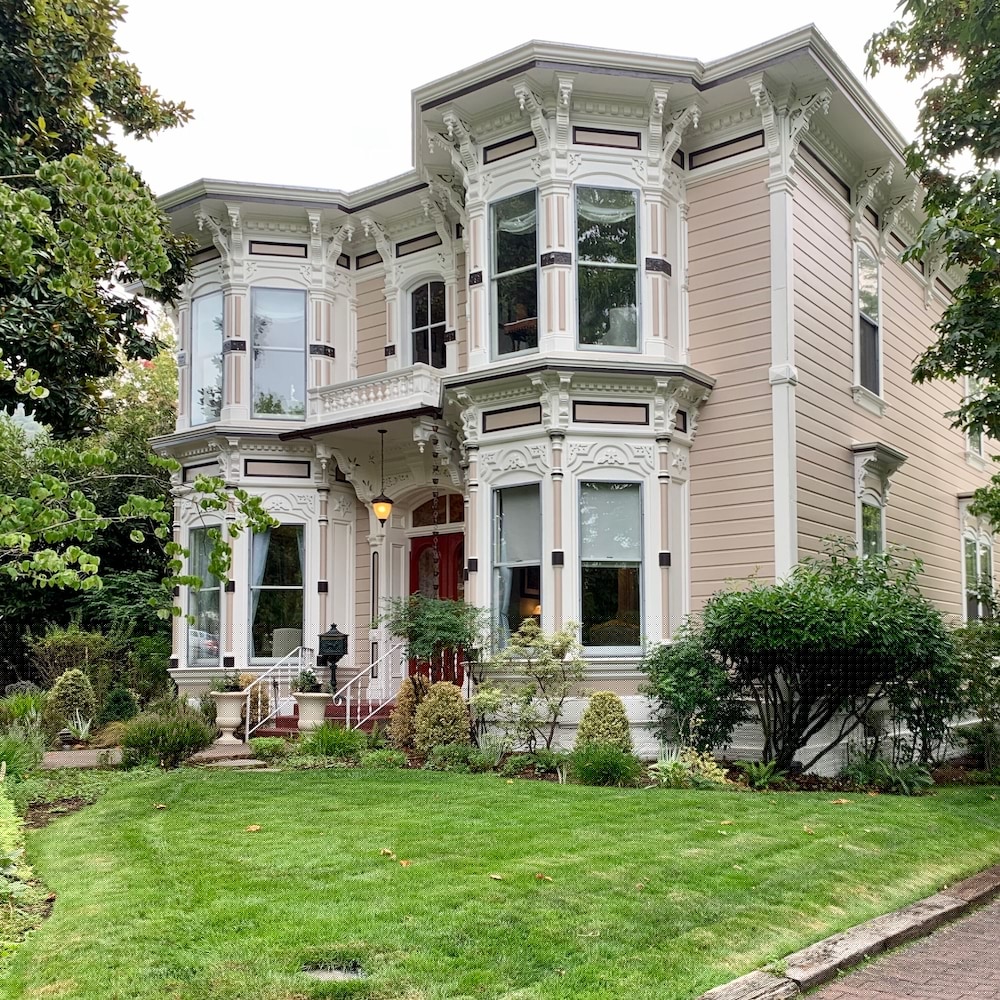 Mccall House Bed And Breakfast image