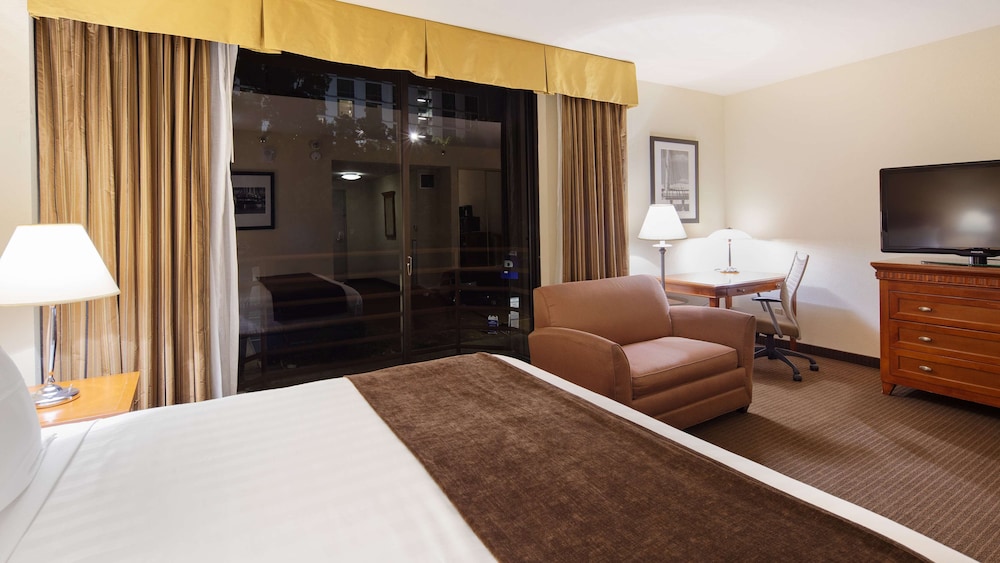 Best Western Plus Bayside Inn 35/39