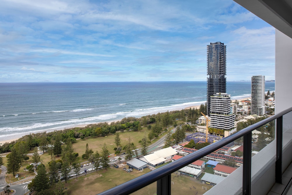 Ultra Broadbeach 66/72