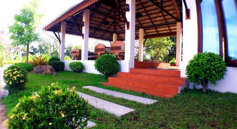 Khum Nakhon Hotel 39/47
