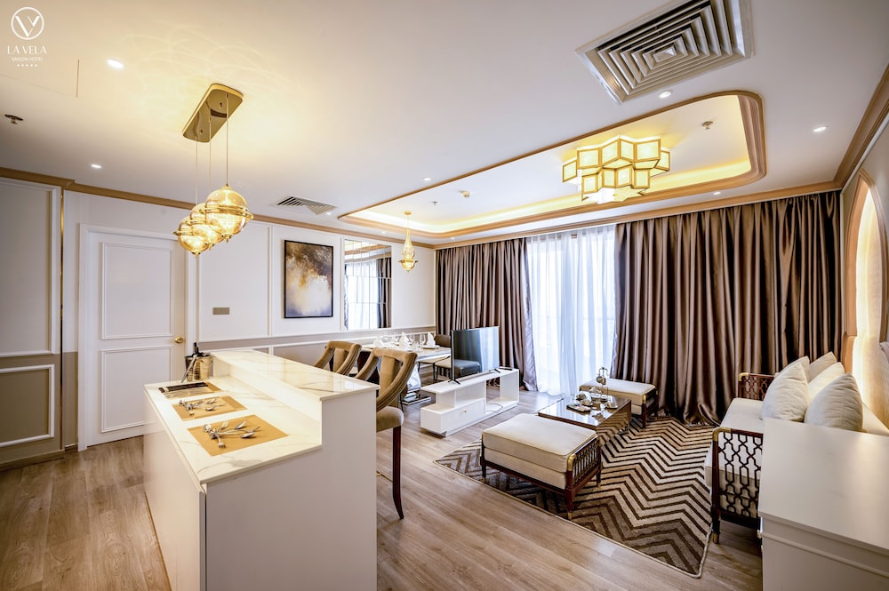 LA VELA, SUITE, CLUB LOUNGE ACCESS