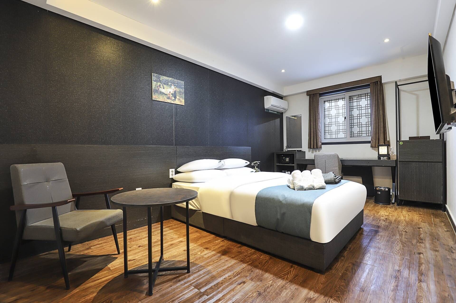 BUSINESS, DOUBLE BED, CITY VIEW