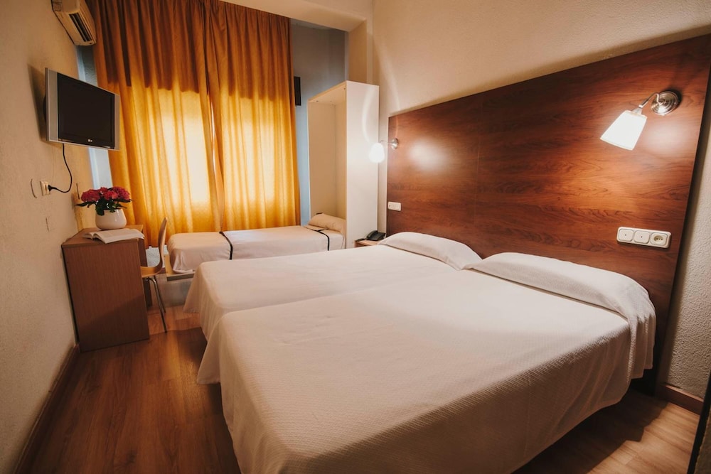 Hotel Embajador 10/42