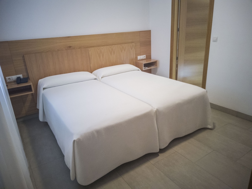 Room, Twin Beds