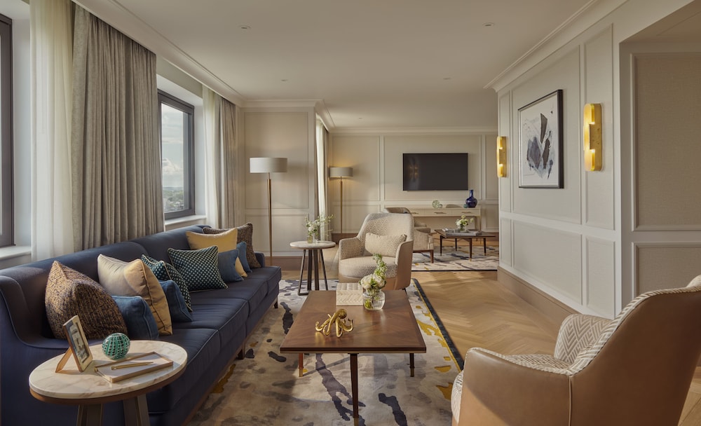 Jumeirah Carlton Tower London 32/46