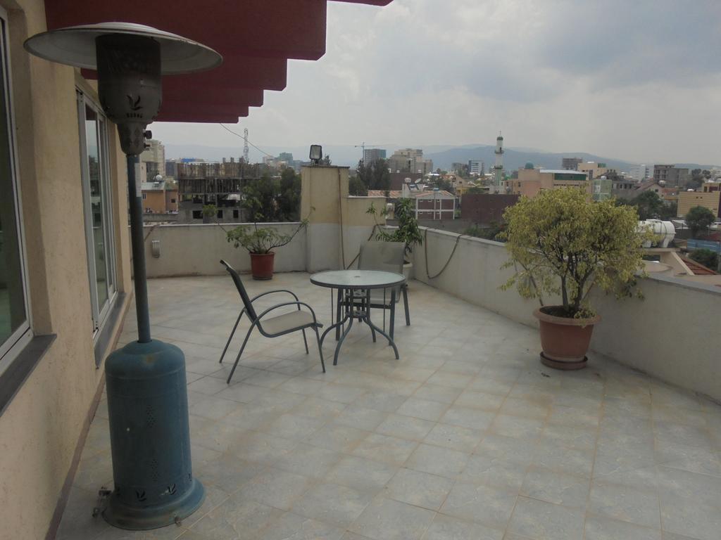 Adot Tina Hotel 33/34