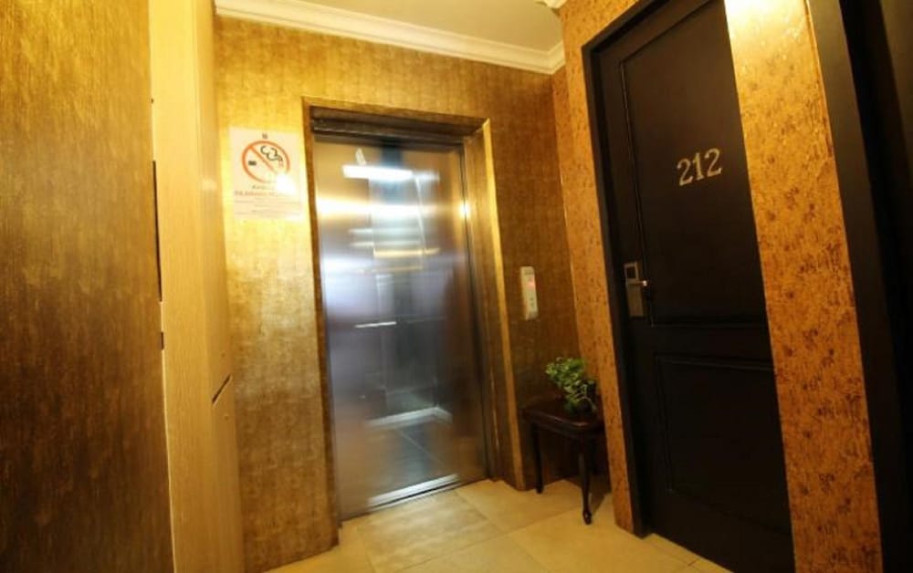 Twins Hotel Manggadua 45/65