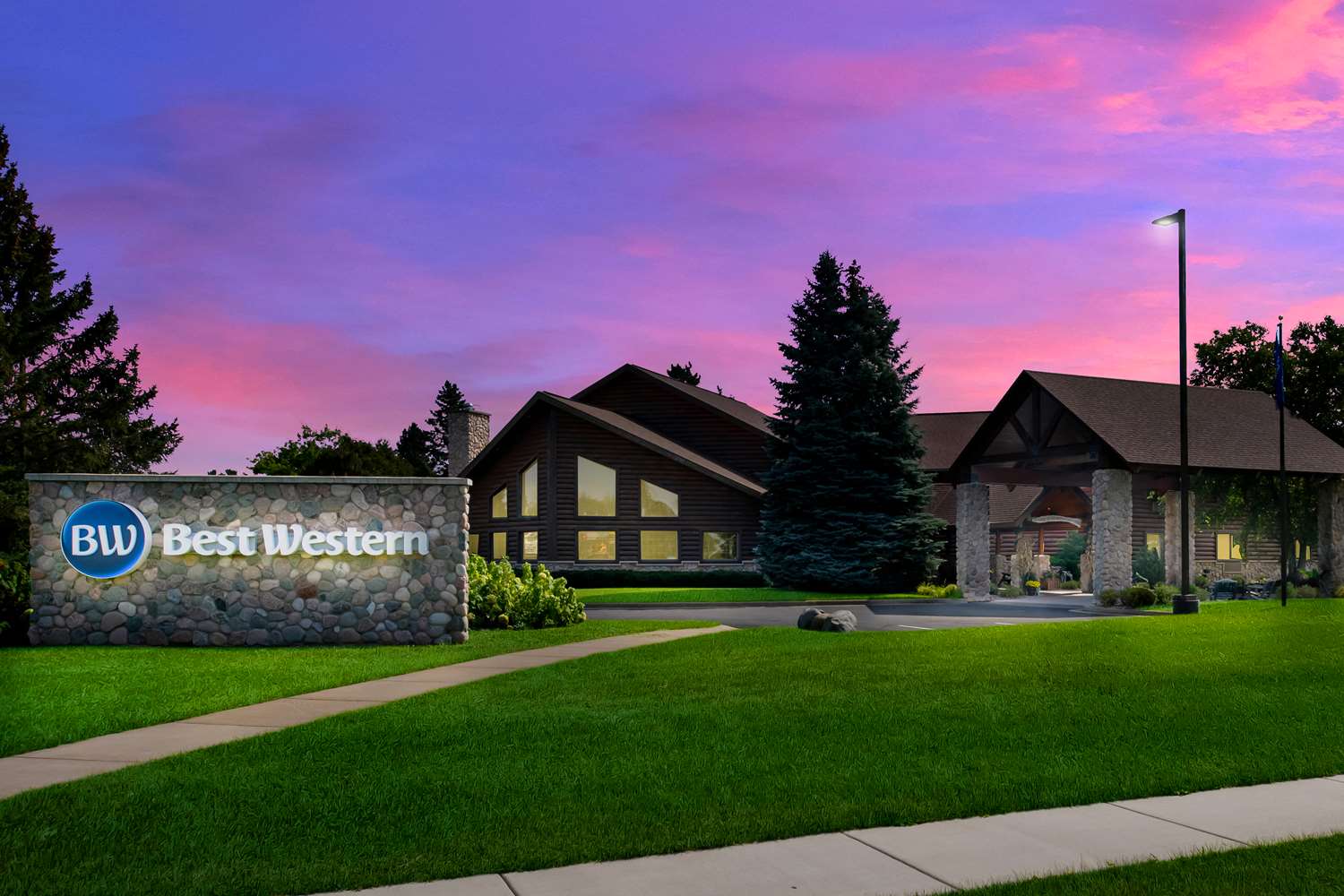 Best Western Northwoods Lodge 37/39