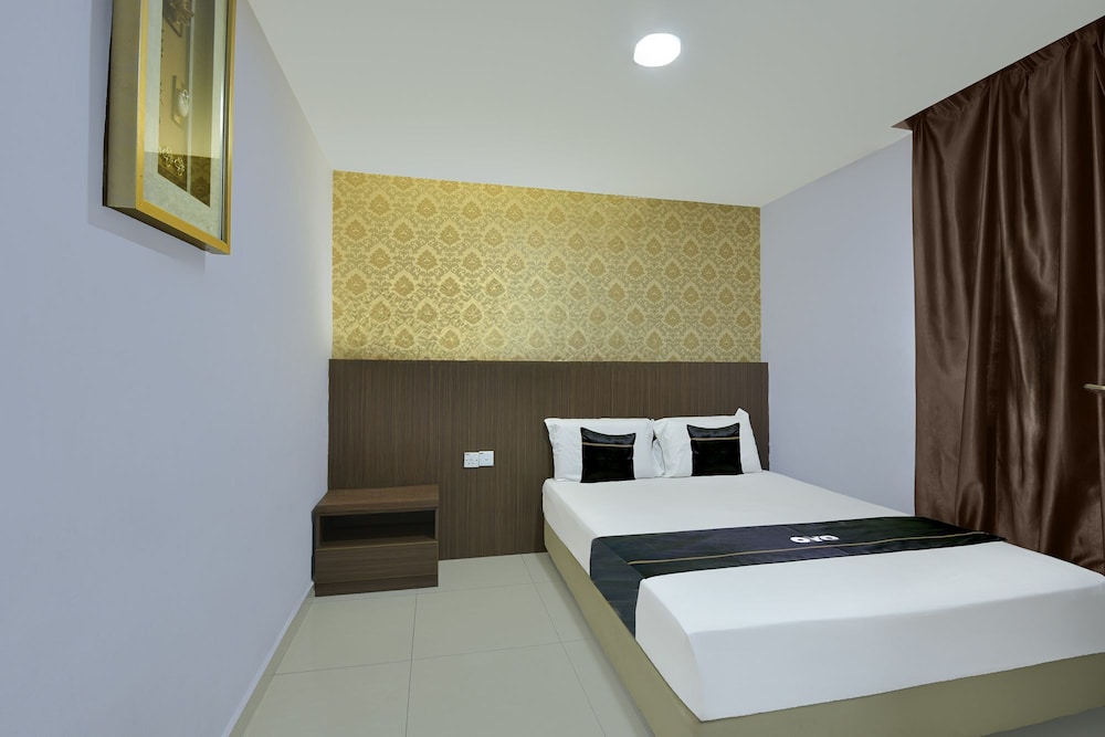 DELUXE, QUEEN BED