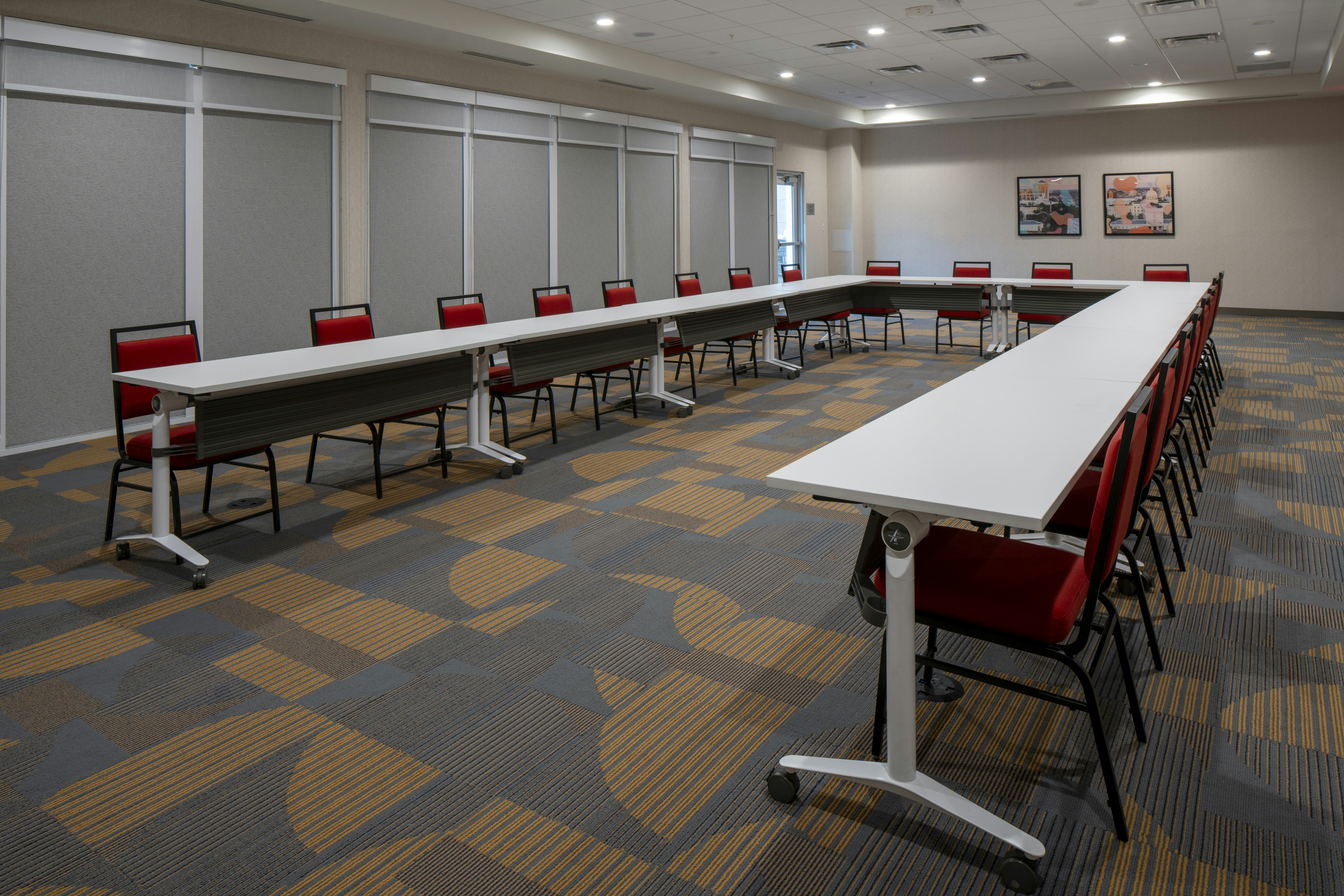 Home2 Suites by Hilton Montgomery Downtown 16/18