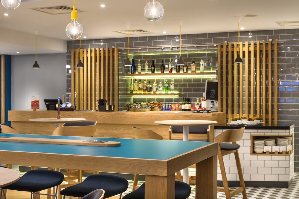 Holiday Inn Express Watford Junction 46/68
