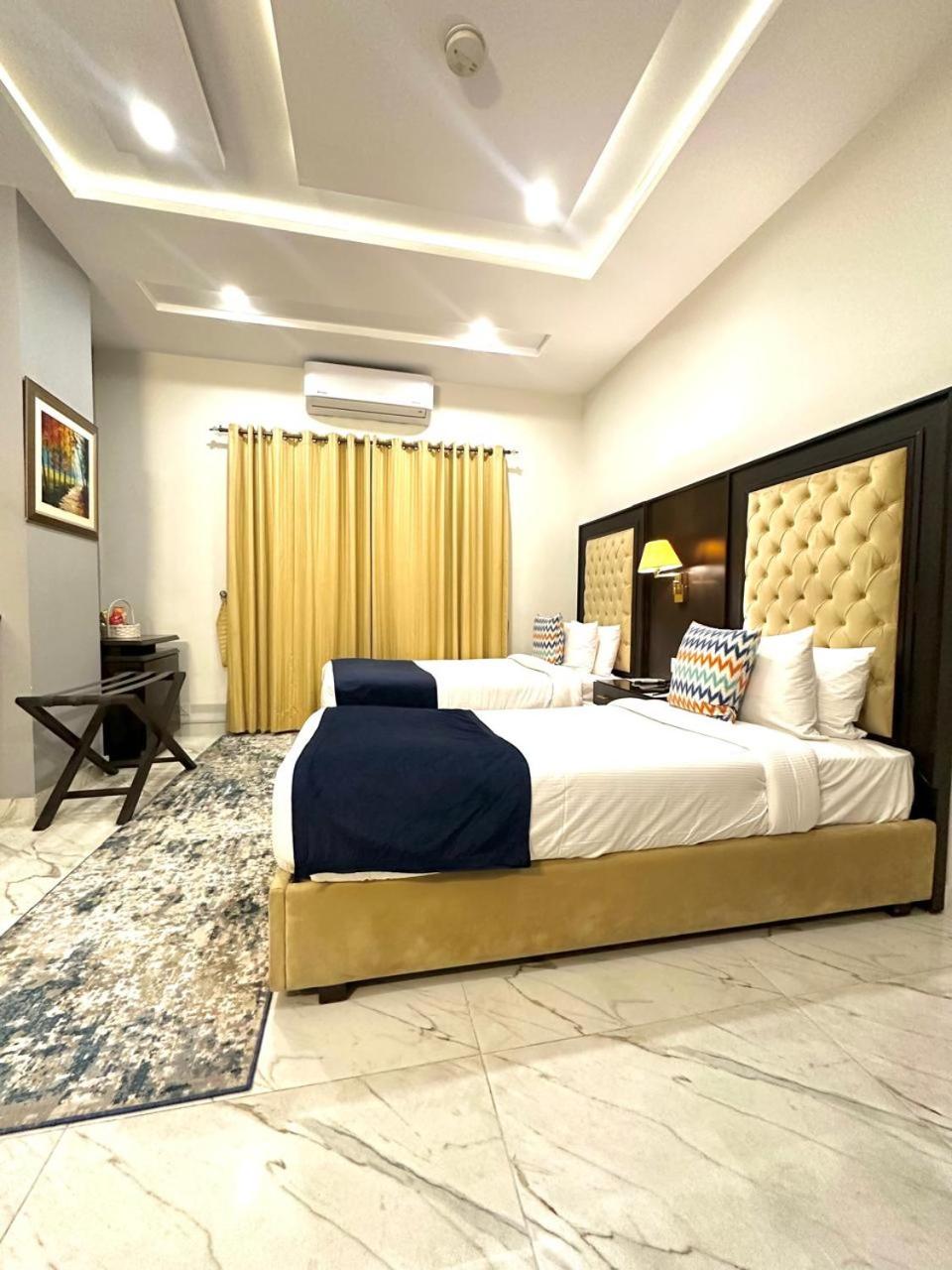 Faletti's Grand MM Alam Road 20/60
