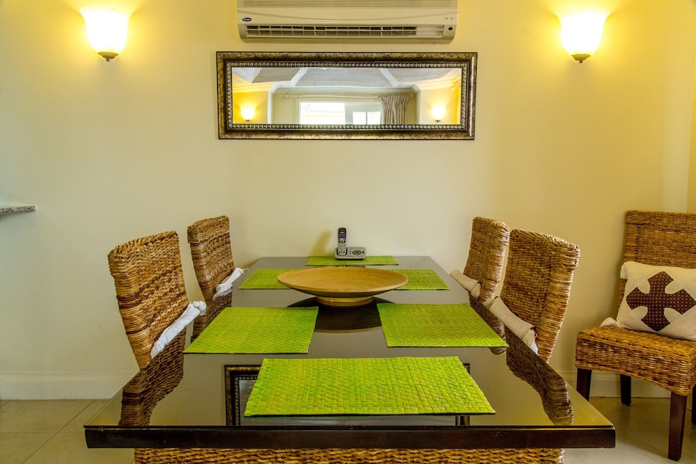 White Sands Beach Condos 24/50