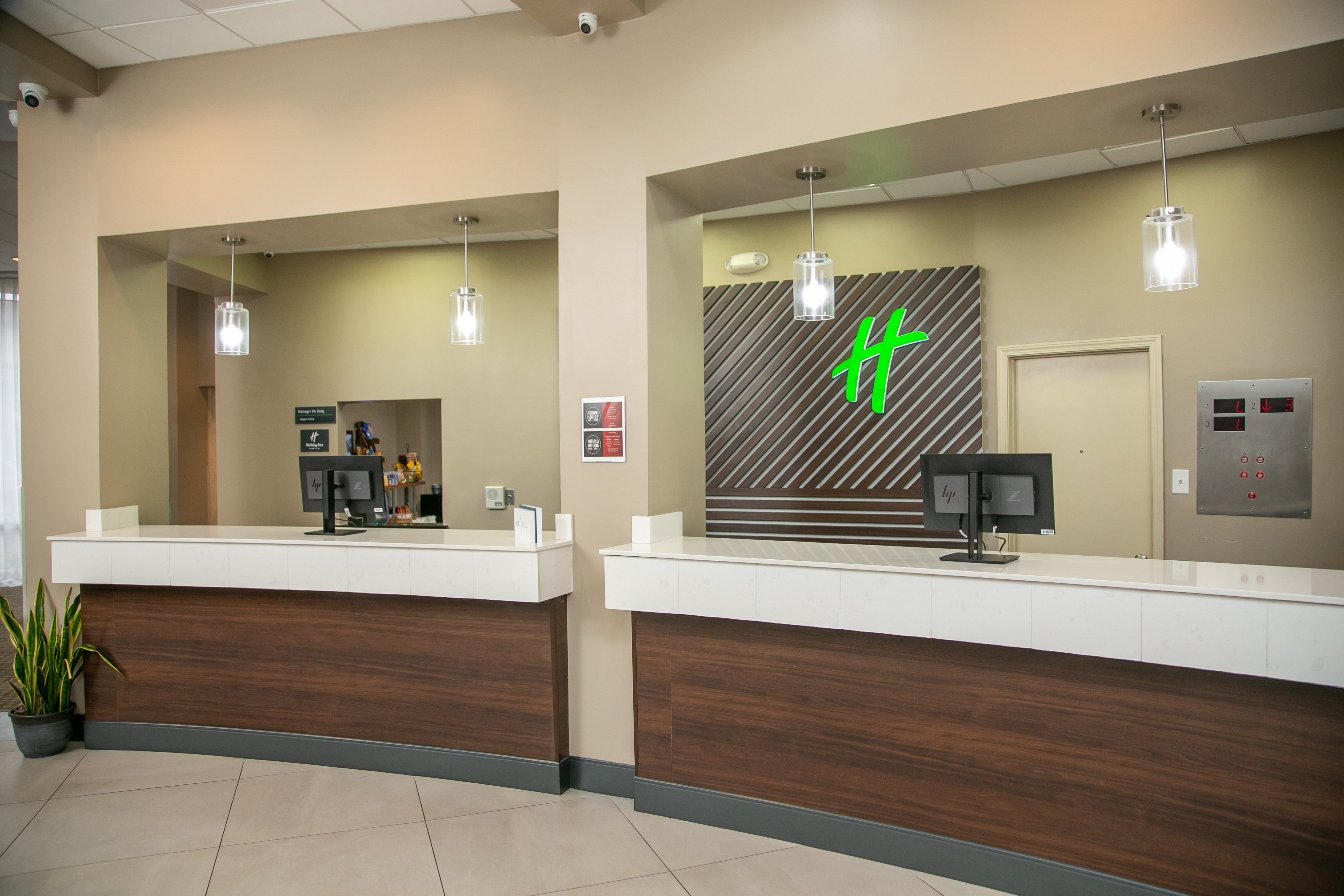 Holiday Inn New Orleans West Bank Tower 14/79