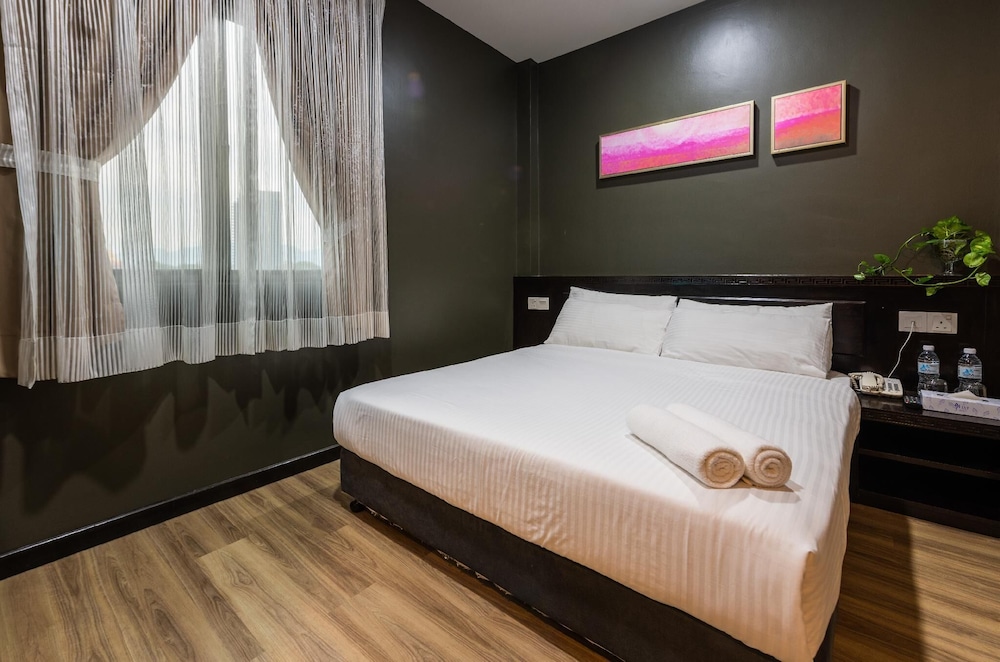 Wang's Hotel Gurney Drive 41/55