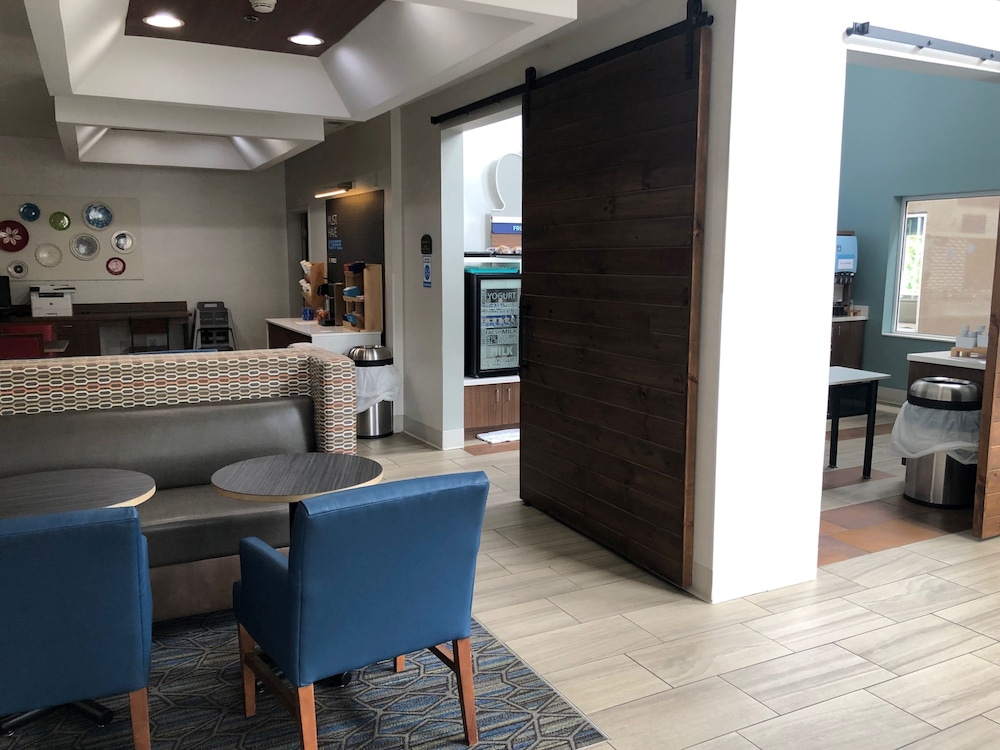 Holiday Inn Express Hotel & Suites Pikeville 37/44