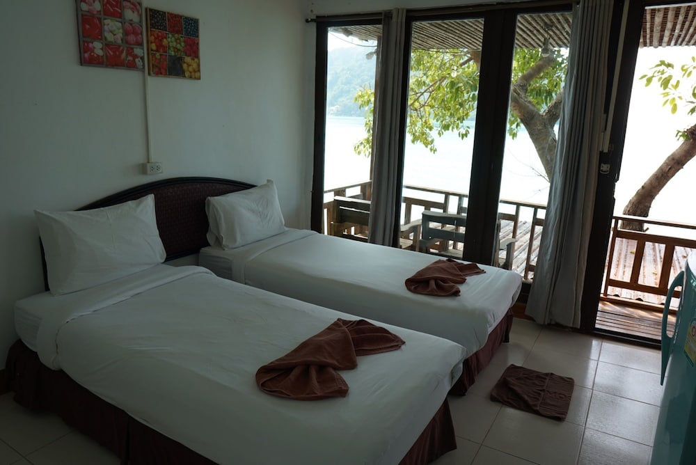 Phi Phi Cozy Seafront Resort 20/67