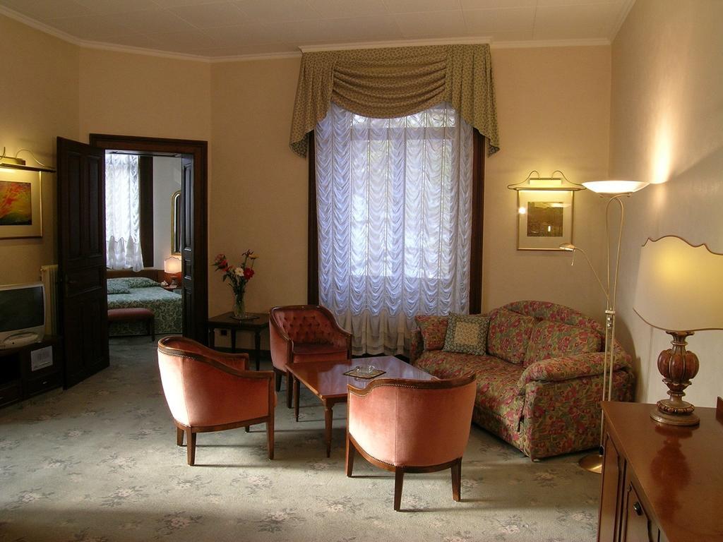 CAMIN HOTEL LUINO 16/30