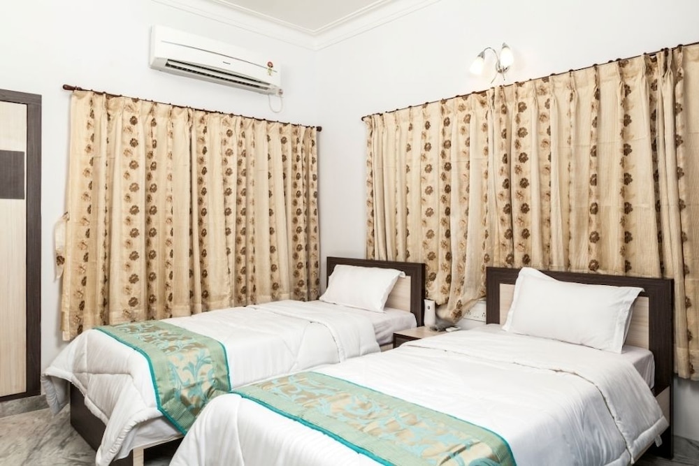 Simi International - The Imperial Guest House 7/20