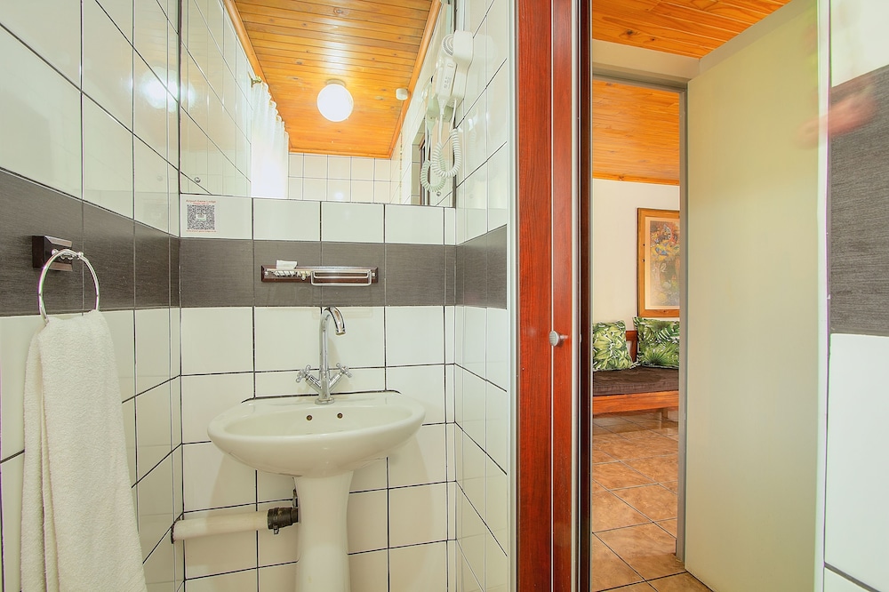 Airport Game Lodge 40/81