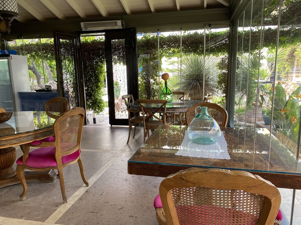 Nisi Hotel 51/63