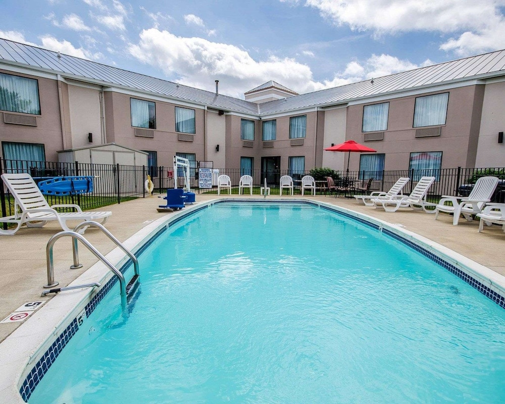 Spark by Hilton Louisville Airport 45/50