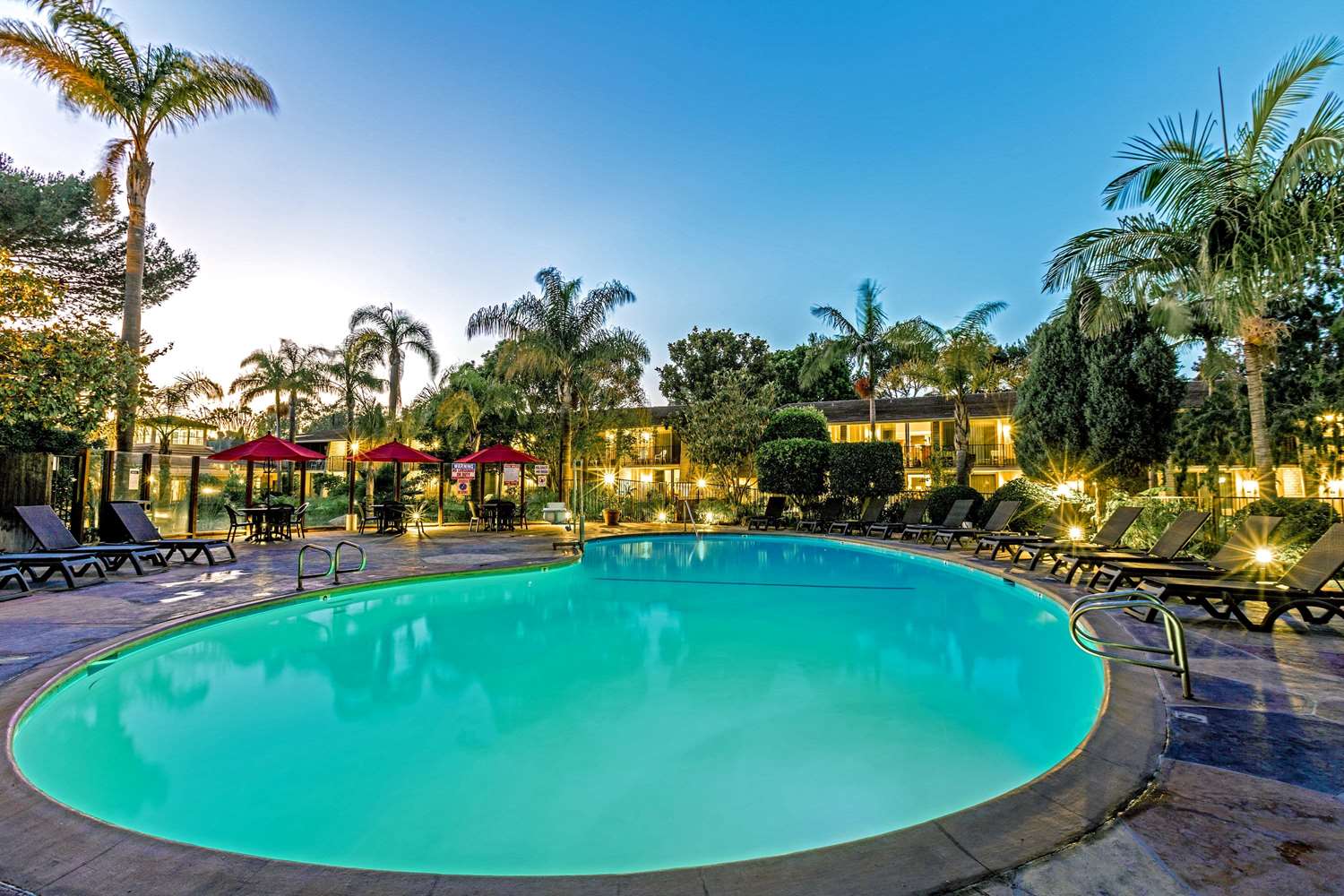 Ramada By Wyndham Santa Barbara 39/42