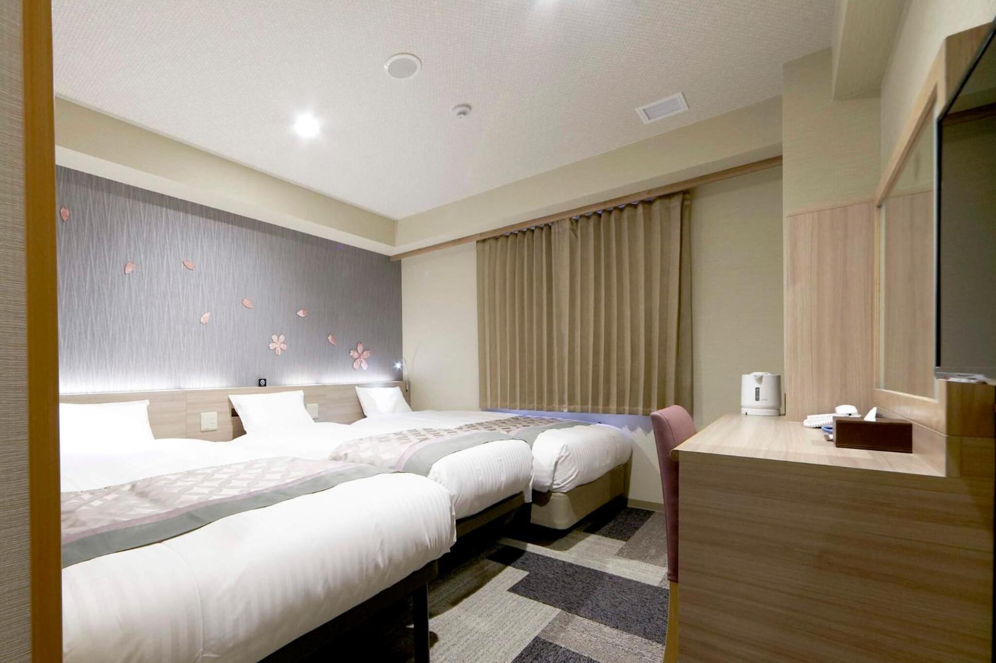 Room, Triple