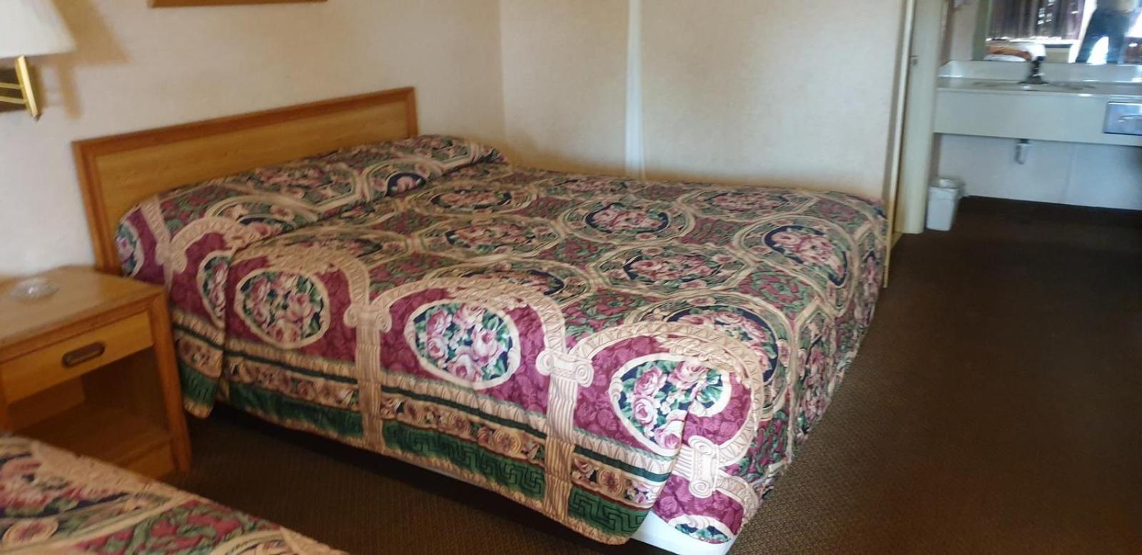 Executive Inn Kershaw 5/25