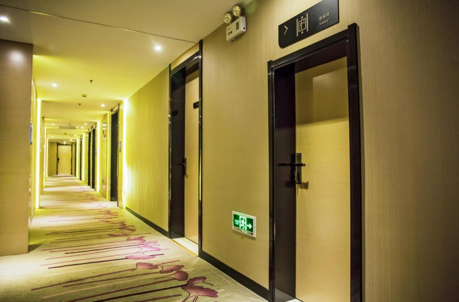 Lavande Hotel (Xuzhou East High-speed Railway Station Jinshanqiao Development Zone) 41/55