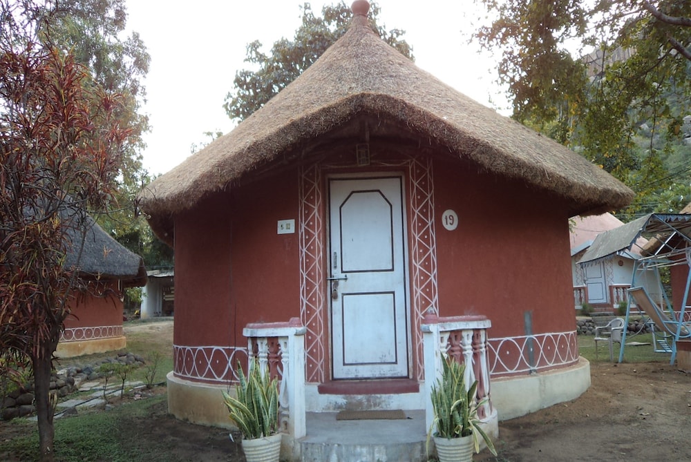 KISHKINDA HERITAGE RESORT 1/50