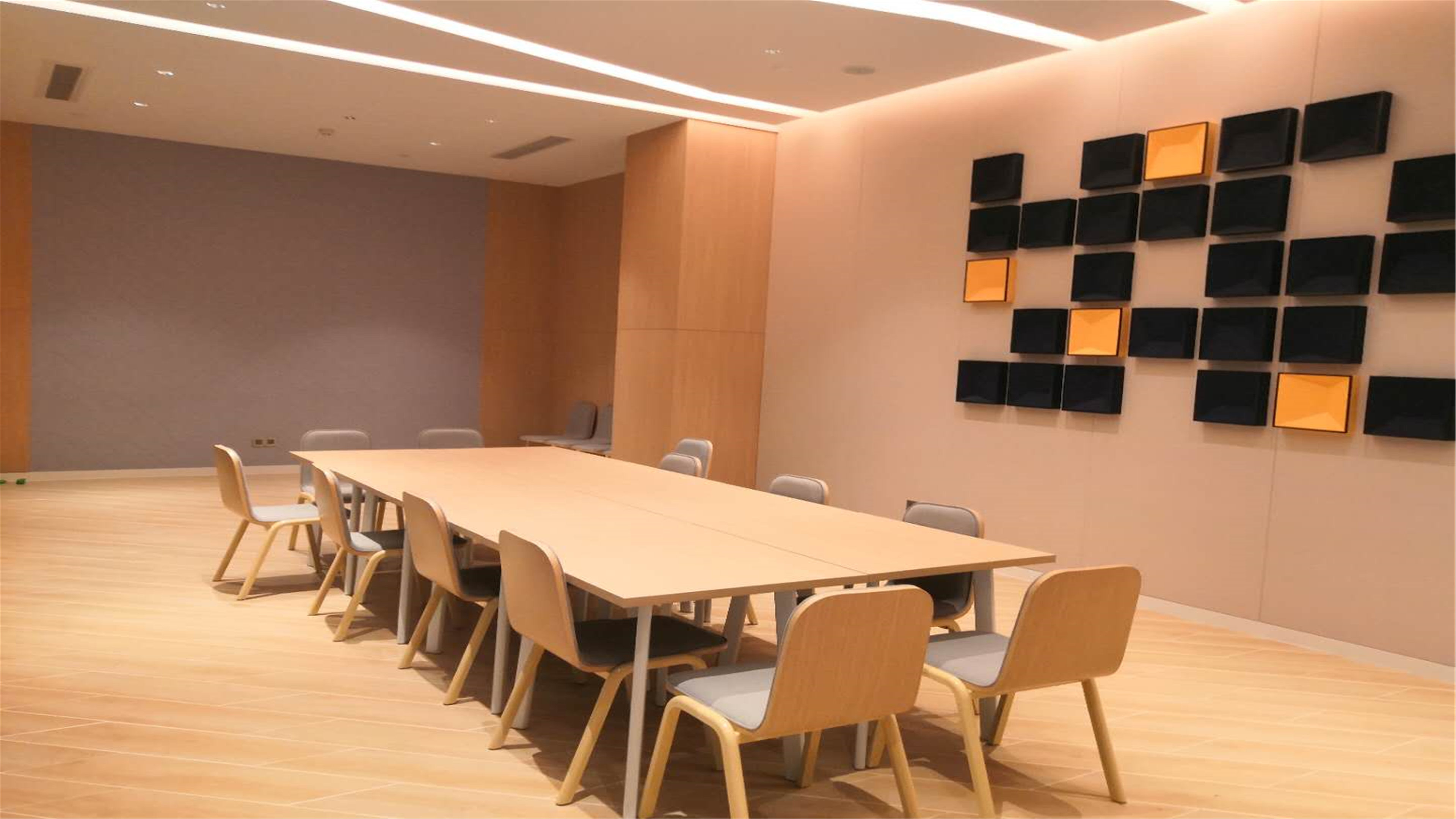 Holiday Inn Express Jiangmen Jianghai 70/79