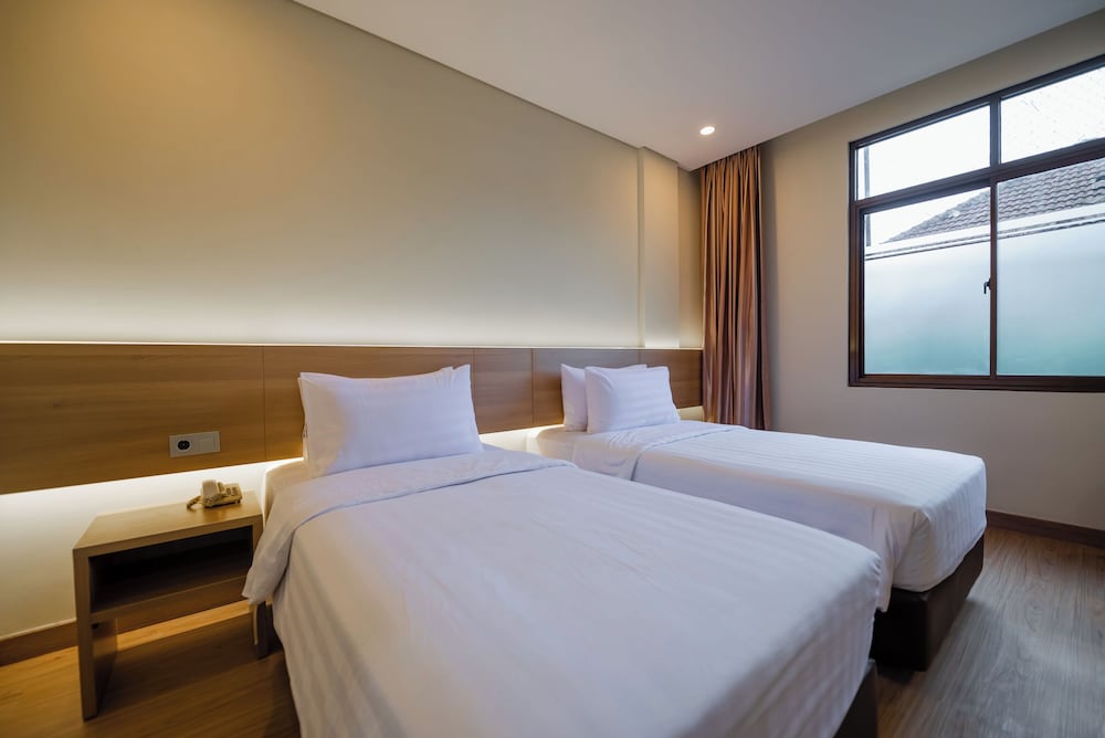 GRAND PASUNDAN CONVENTION HOTEL 41/65
