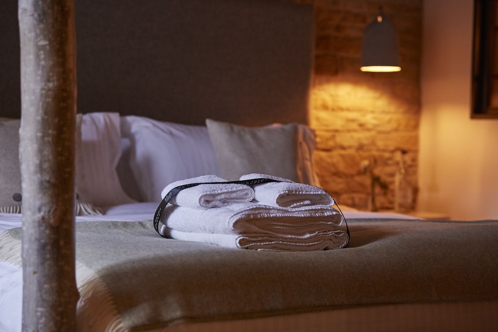 The Crown of Crucis Country Inn And Hotel 14/22