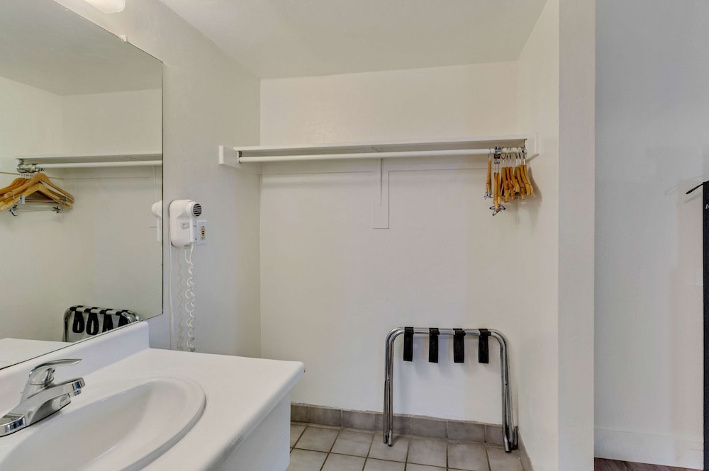 Motel6 Tucson, AZ - East Williams Center 12/17