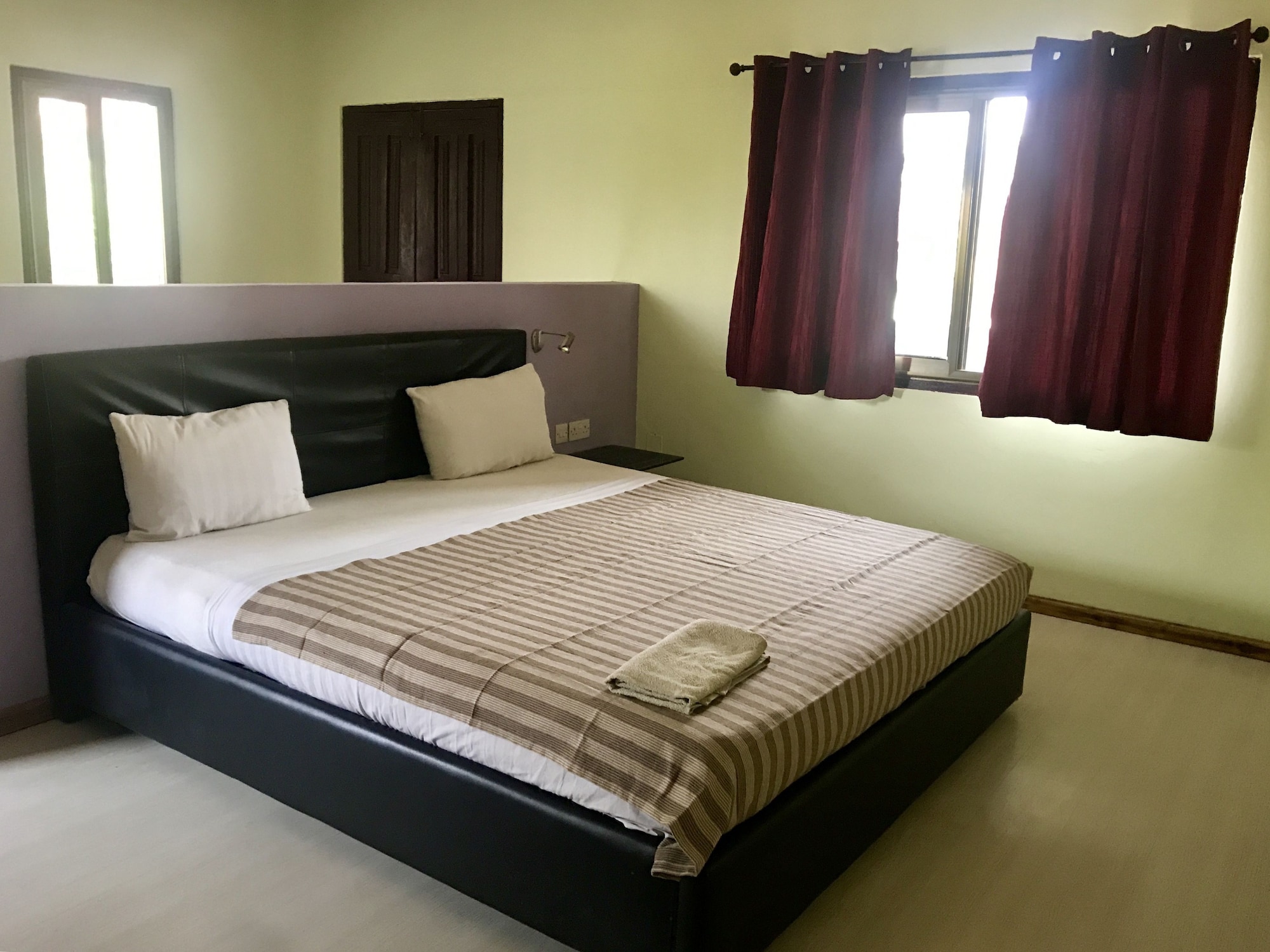 Business, Studio, Double Bed, Balcony, Omanye Lodge 2/3